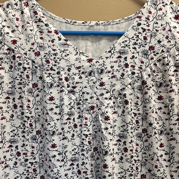 Floral Sleeveless Women's Top - Picture 2 of 3